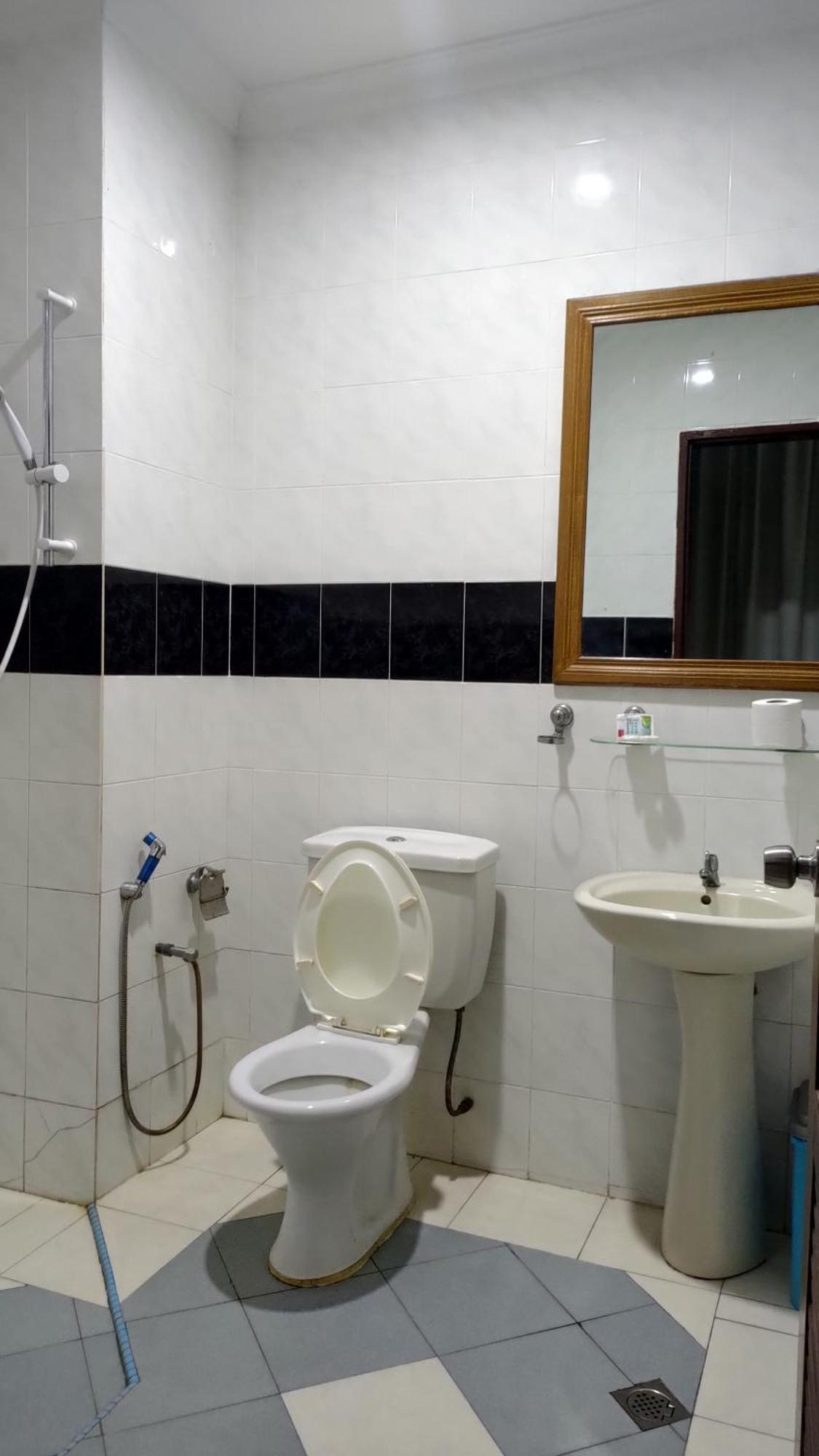 The Upper Deck Hotel Kudat Exterior foto